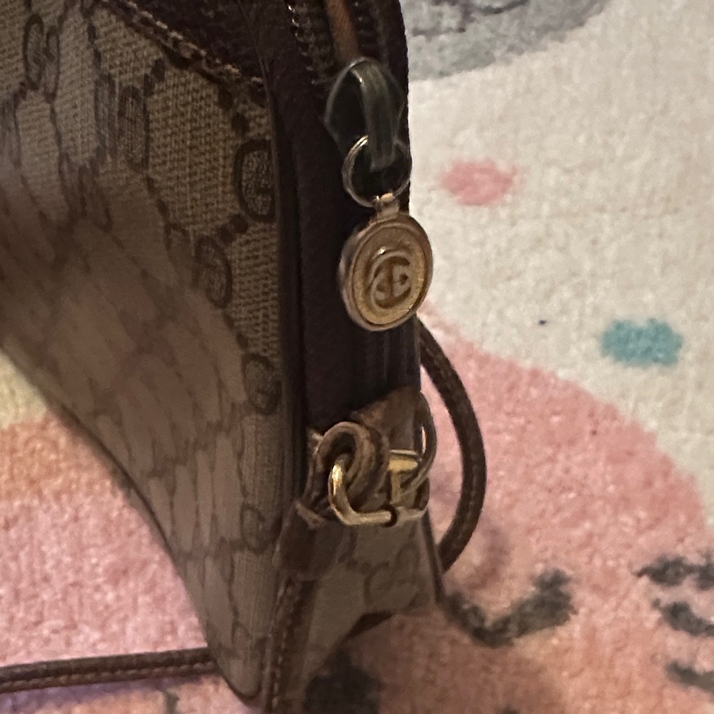 Gucci Beige and Brown GG Vintage Crossbody Bag - Picture 15 of 17